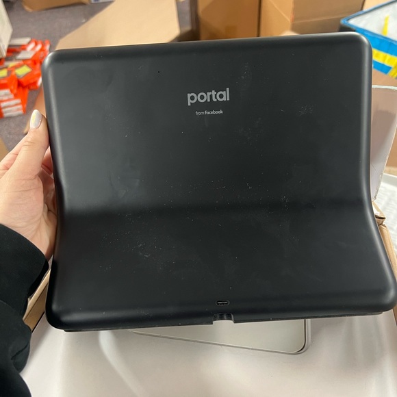 BROKEN Portal from Facebook [Gen 1]. Smart, Hands-Free Video Calling with Alexa - Picture 5 of 5